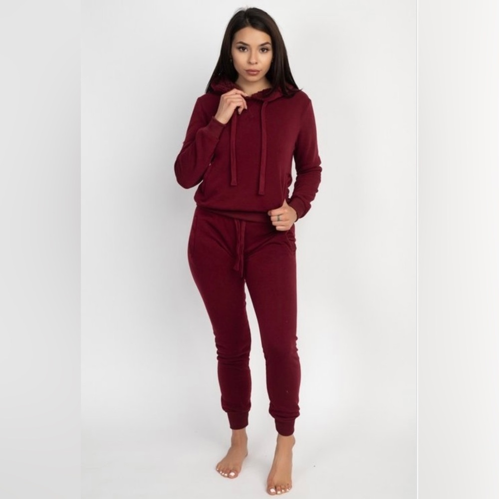 (Need gone asap) New burgundy hoodie and jogger set